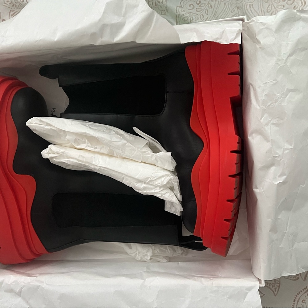 Bottega Veneta Woman’s Tire Chelsea Boots - Picture 6 of 13